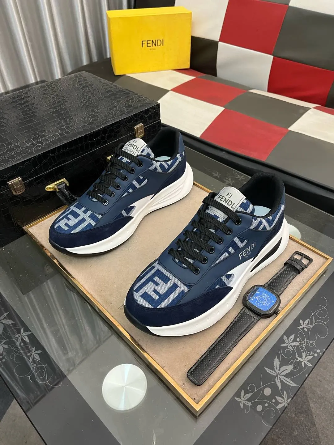 Men's Men's Shoes💰440⌚️⌚️[fendi] Fendi's classic and comfortable men's, this complex sneaker is made of soft calfskin➕genuine leather lining➕original ultra-light rubber material with rough outsole. This unique light style is suitable for the casual and refined sensibility of this season. It is comfortable and natural on the feet. It is an everyday style for casual travel in autumn and winter! 38−443️⃣colors available